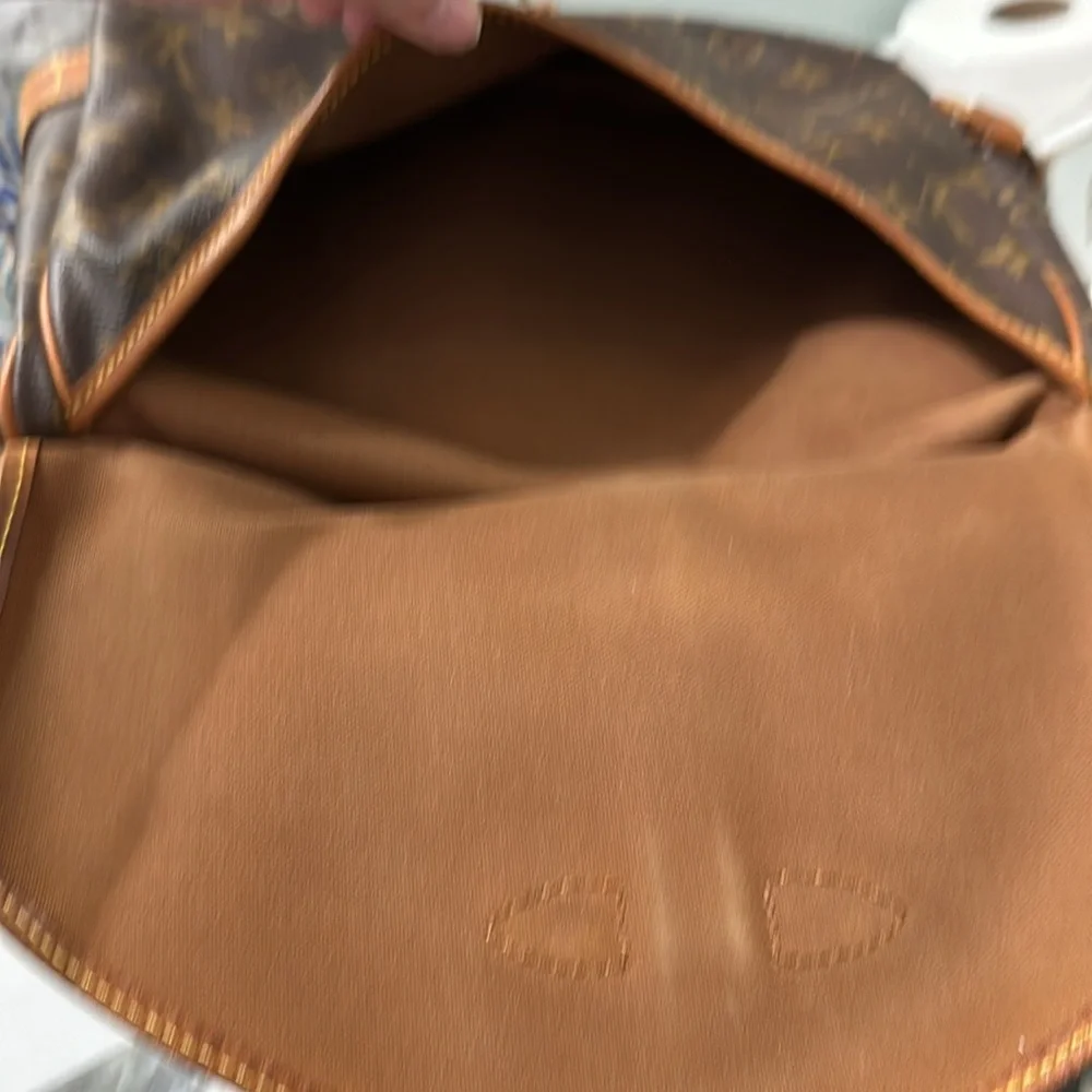 Louis Vuitton Saurmur Crossbody - Picture 7 of 16